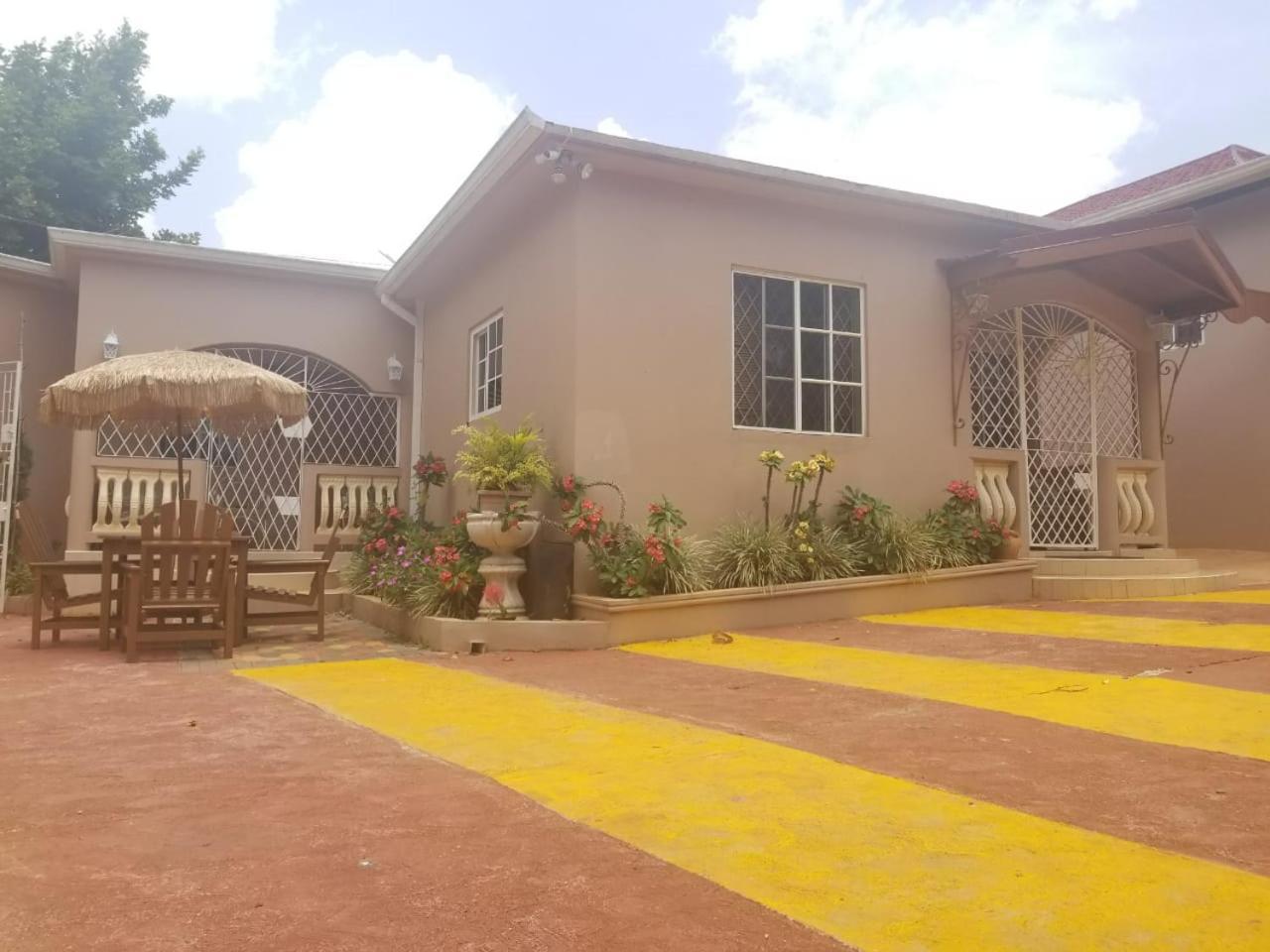 Cliffe Ranch Villa แมนเดอวิลล์ ภายนอก รูปภาพ