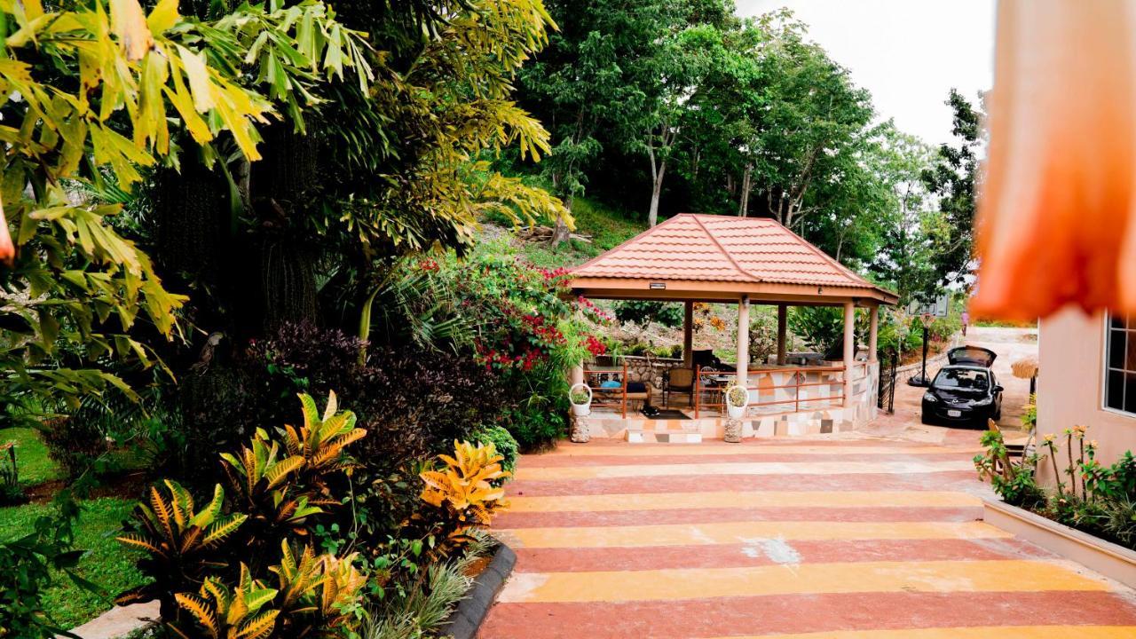 Cliffe Ranch Villa แมนเดอวิลล์ ภายนอก รูปภาพ